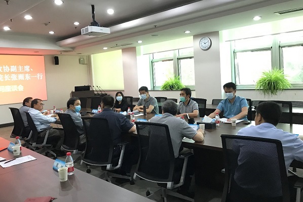 成都分院院长张雨东一行访问高能所
